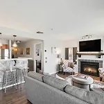 Riverfront Charm - A Scenic Downtown Stay For 6