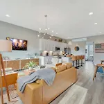 Holiday home Rooftop Deck Grill Ping Pong Near Downtown Nashville