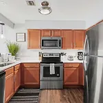 Riverfront Charm - A Scenic Downtown For 6 *