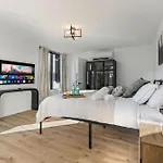 Hot Tub Poker Pool Table & Rooftop Mls View