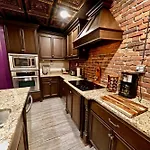 Broadway 4br 2bth 2500sf Art Gallery And Steam Nashville