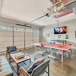 Rooftop Deck Grill Ping Pong Near Downtown Holiday home