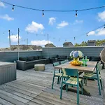 Rooftop Deck 2 Car Garage Near Downtown Holiday home Nashville