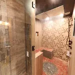 Broadway 4br 2bth 2500sf Art Gallery And Steam