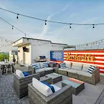 Rooftop Deck & Shuffleboard Bbq Near Downtown Holiday home *