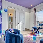 Holiday home Taylor Swift Inspired Hot Tub Rooftop Deck Views