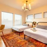Skyline Views With Double Rooftop Deck & Game Holiday home Nashville