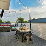 Rooftop Deck & Shuffleboard Bbq Near Downtown Holiday home Nashville