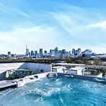 Taylor Swift Inspired Hot Tub Rooftop Deck Views Holiday home