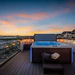 Holiday home Disco Themed Hot Tub & Rooftop Decks In Nashville