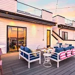 Taylor Swift Inspired Hot Tub Rooftop Deck Views Holiday home