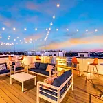 Holiday home Taylor Swift Inspired Hot Tub Rooftop Deck Views *