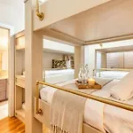 Holiday home Skyline Views With Double Rooftop Deck & Game