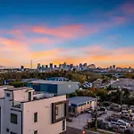 Disco Themed Hot Tub & Rooftop Decks In Holiday home Nashville