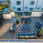 Rooftop Hot Tub Views Pac-man Pool Table Holiday home *