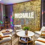 Holiday home Skyline Views With Double Rooftop Deck & Game Nashville