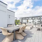 Luxe 4br Retreat With Rooftop Fire Pit & Garage Holiday home *