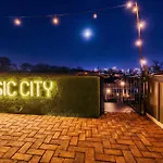 Holiday home Skyline Views With Double Rooftop Deck & Game