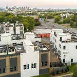 Luxe 4br Retreat With Rooftop Fire Pit & Garage *
