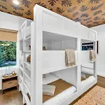 2 Hot Tubs Karaoke Game Downtown Holiday home