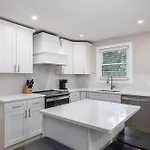 The Nomad 48-person Hillsboro Village Retreat 1br Spaces Nashville
