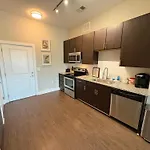 -New-The Nash Luxe, Pool, Gym, Nightlife!