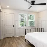 Apartment The Nomad 48-person Hillsboro Village Retreat 1br Spaces Nashville
