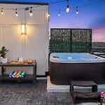 Hot Tub Hang Grill Parking Views Of Downtown