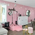 Hottub/karaoke-10m Dt-beg Your Parton? Dolly's Hm Holiday home *