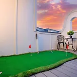Holiday home 2 Homes! Broadway Views, Rooftops & Karaoke