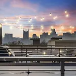 Nash Skyline Views Rooftop With Fire Pit Grill