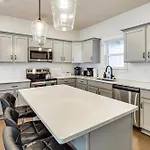 6 Mi To Broadway Nashville Townhome With Balcony!