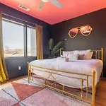 Vivid Vocals - Rooftop Views In 12 South