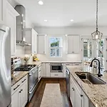 Walk To 12 South And Restaurants With Garage And Golf Simulator