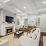 Walk To 12 South And Restaurants With Garage And Golf Simulator