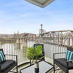 Riverfront Luxury - Walk To Downtown Broadway, Private Patio