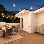 Grill Fire Pit & Views Near Downtown *