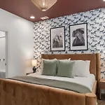 Holiday home The Ridgeline - New Rooftop Retreat Near The Gulch *