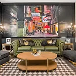 2 Homes! Broadway Views, Rooftops & Karaoke *