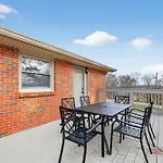 Quiet Retreat Near Opryland & Airport Home