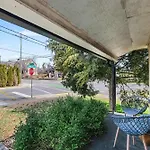 Cozy Gem In 12 South Holiday home
