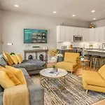 Holiday home Grill Fire Pit & Views Near Downtown *