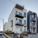 The Skyline Social - Retreat & Private Rooftop