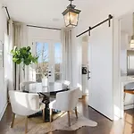 Near Vanderbilt And Belmont With Garage, Pool Table Holiday home *