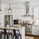 Walk To 12 South And Restaurants With Garage And Golf Simulator Holiday home Nashville