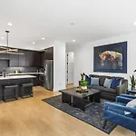 View Only 1 Mile To Downtown With Garage And Rooftop Holiday home