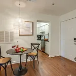 Holiday home Boho West - West End - 3 Mins To Broadway