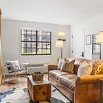 Holiday home Cozy By Music Row, Walk To Restaurants And Bars Nashville