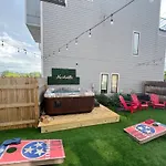 Hottub/karaoke-10m Dt-beg Your Parton? Dolly's Hm *