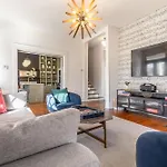 Notes Of Southern Charm - Walkable To Food & Shops Holiday home
